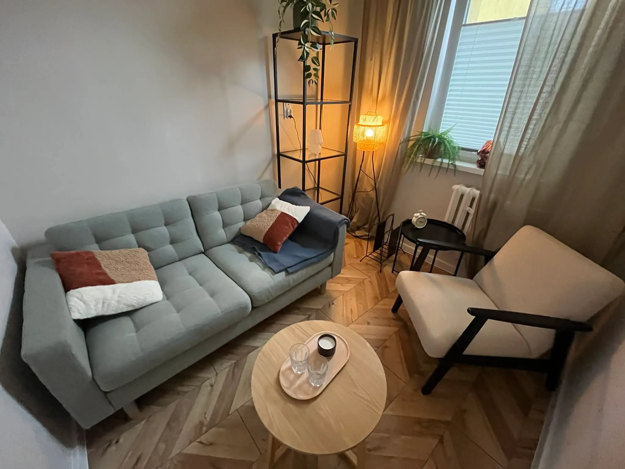 Kwiaty na stole w gabinecie